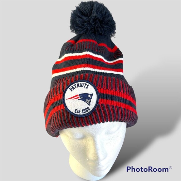 New Era New England Patriots Cuffed Pom Winter Hat Beanie NFL 100 Sideline Cap - Picture 1 of 7